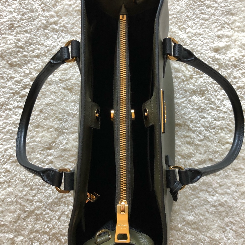 Prada Saffiano Leather Handbag in Army Green - Picture 3 of 5